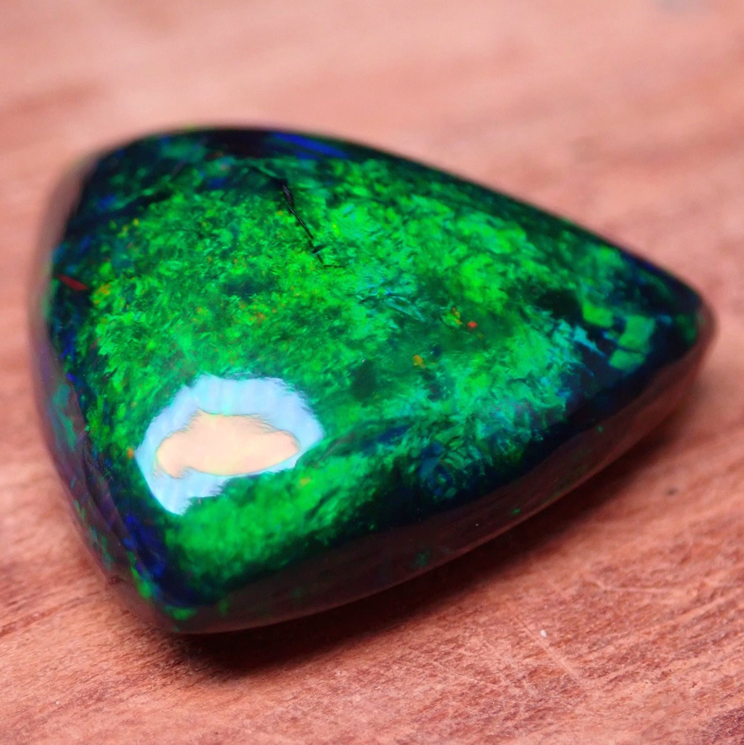 AA++ Schwarzer Opal Cabochon,8,8ct - 1,76g - 18,1x18,2x7,4mm
