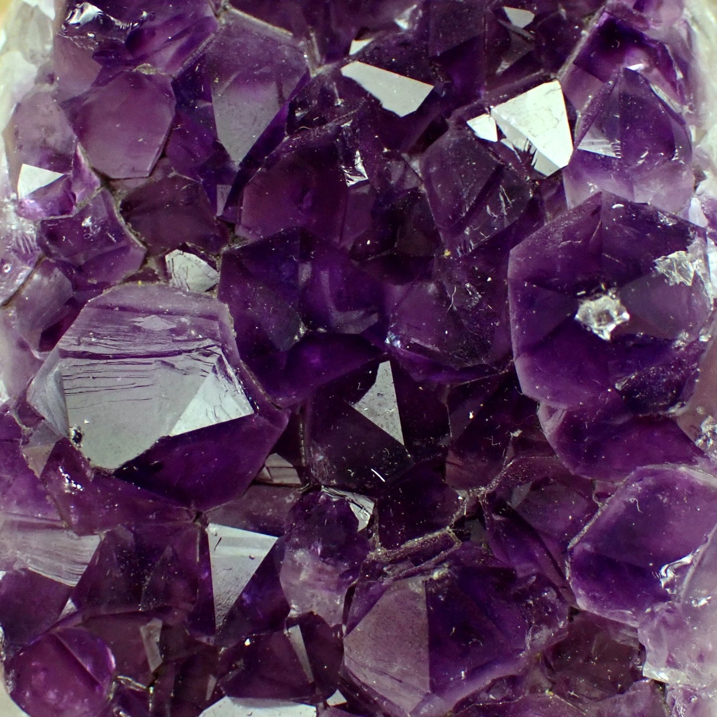 Amethyst Ei Druse – 1037,75g – 145x81x75mm