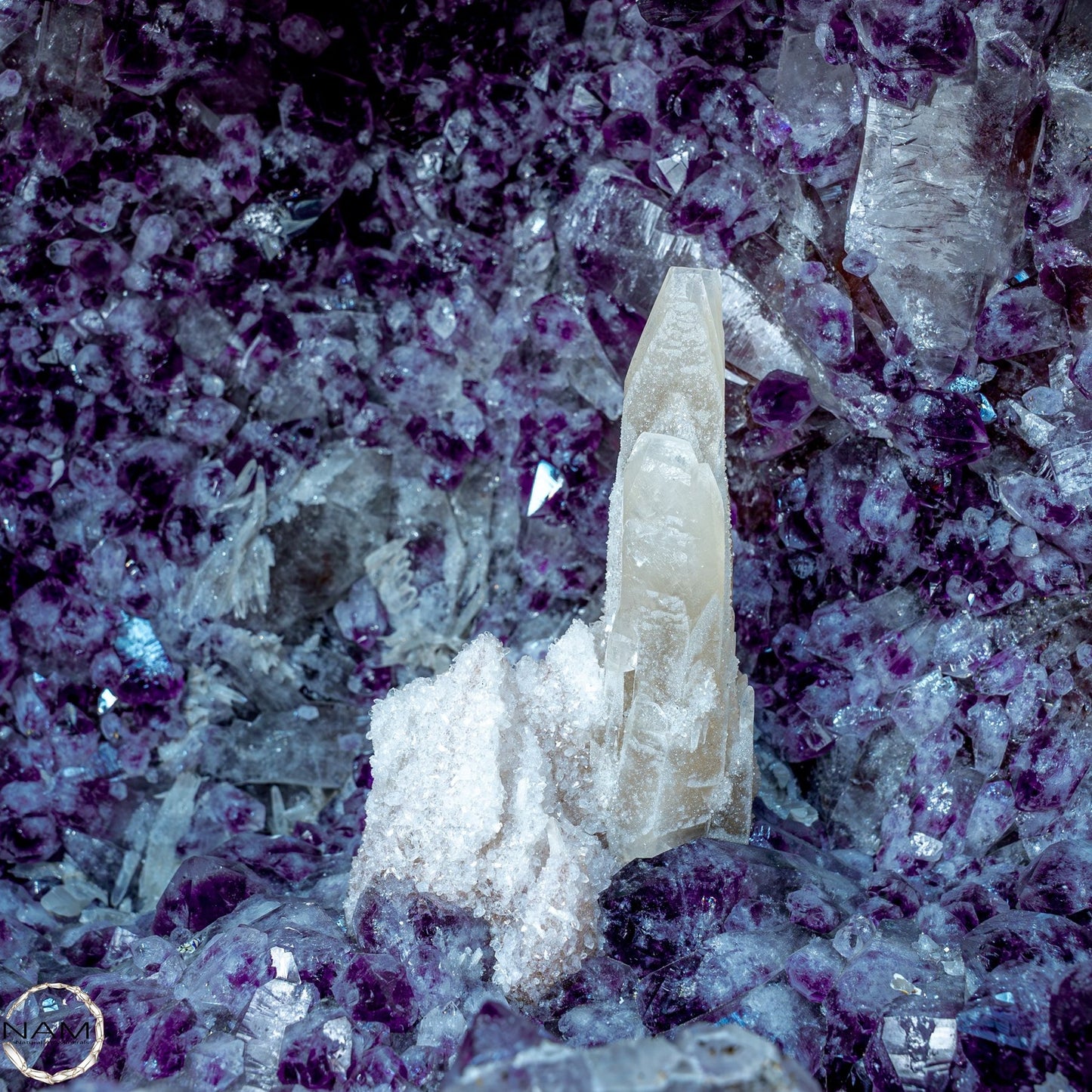 Natürlicher Amethyst, perfekter Calcit-Stalaktit-Kristalldruse - 58107g