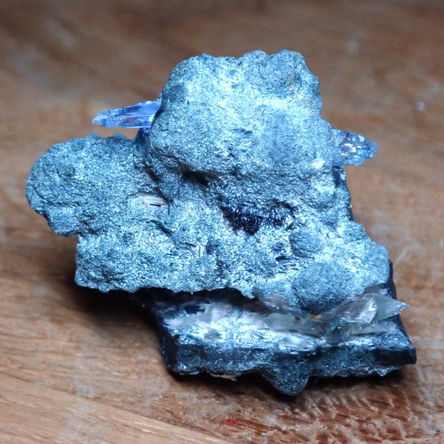 Sehr seltene Natürliche Jeremejevit-Kristalle auf Muttergestein - 10,578g