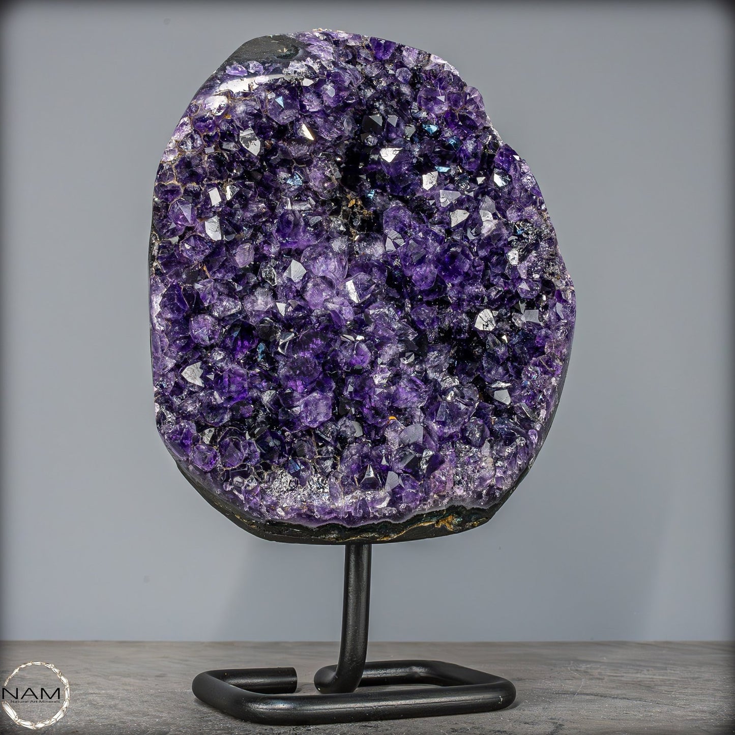 Natürliche Amethyst-Kristalle/Druse auf Ständer - 2067,55g