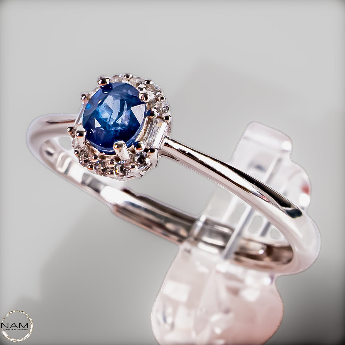Strahlende Eleganz – Exklusiver Saphir-Ring aus 925er Silber - 1,48g 7,4ct