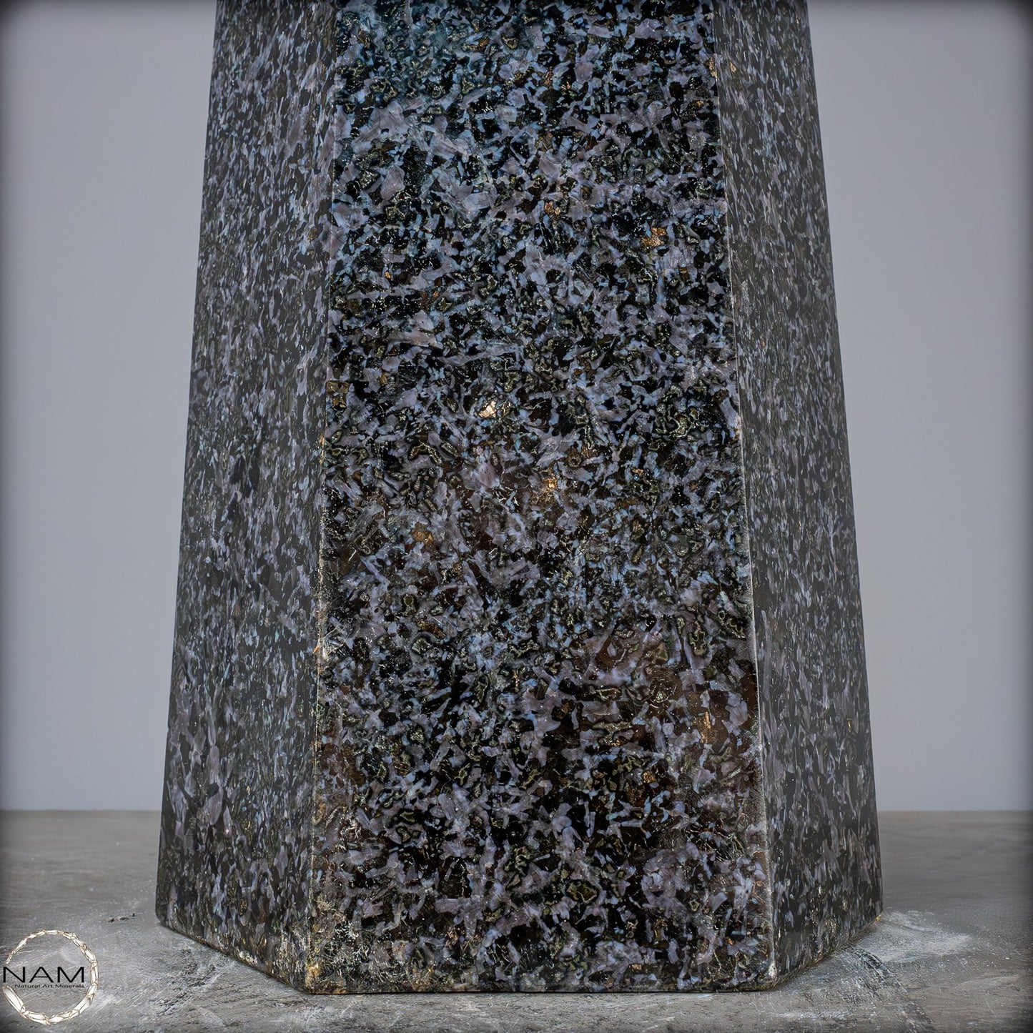 Natürlicher Großer Merlinit (Gabbro) Kristall Obelisk - 23560,14g