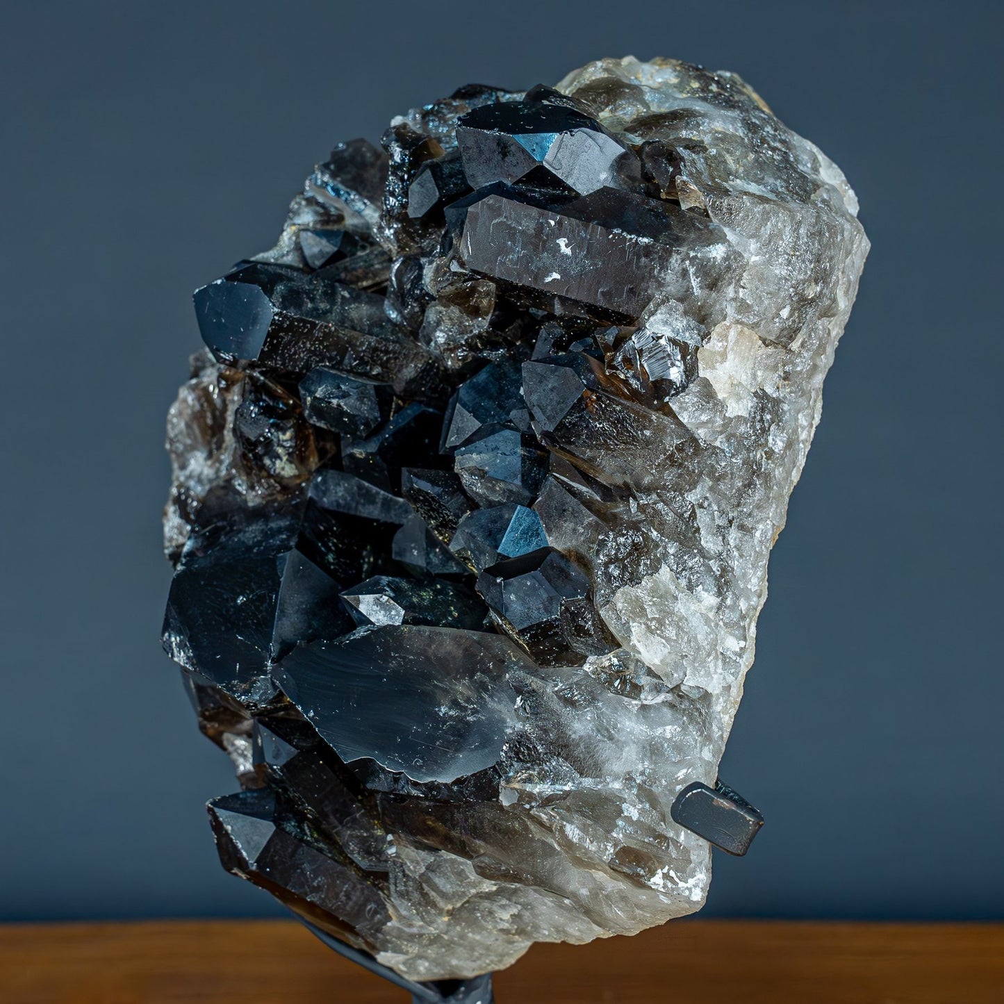 Großes Natürliches Rauchquarz-Kristallcluster auf Ständer - 4358,12g