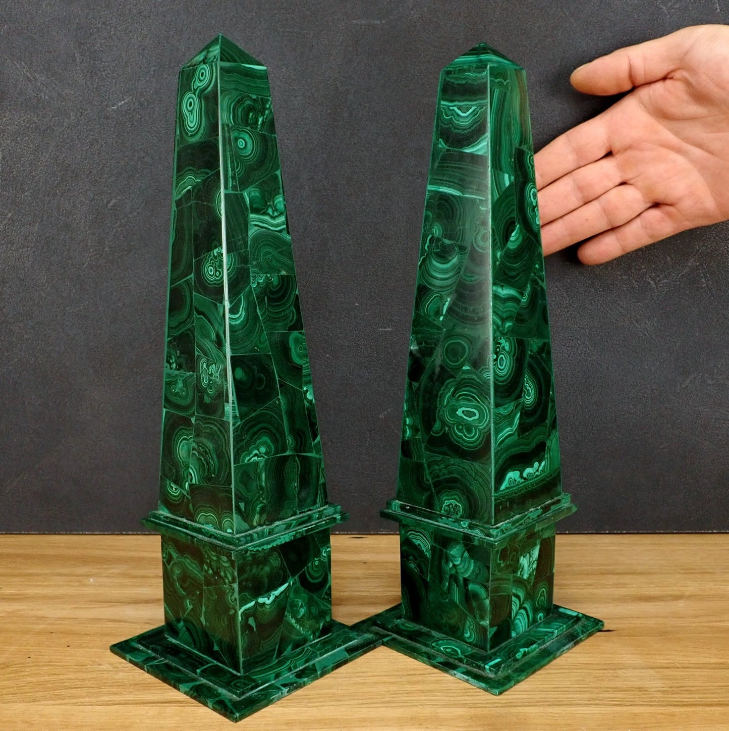 Große Malachit Obelisken als Paar, 10275ct - 2055 g - 305×100×100 mm