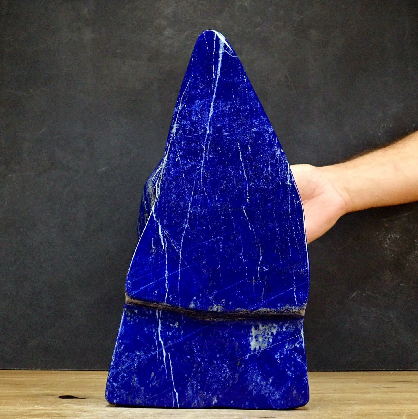 Königsblaue Lapislazuli-Freiform - 4532.19 g - 330×170×57 mm