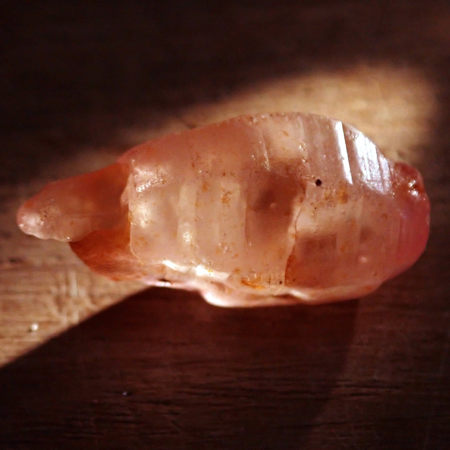Seltener Padparadscha Farbener Saphirekristall aus Wiza, Tansania, 15.435 ct