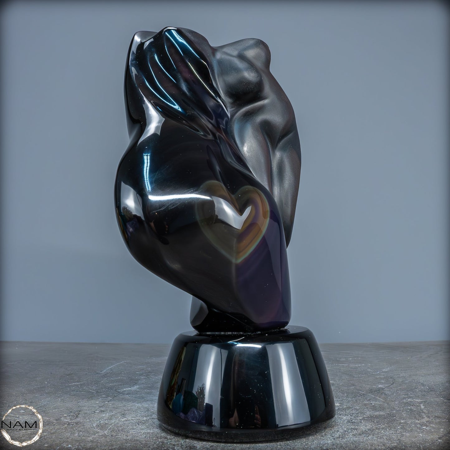 Natürliche Obsidian-Skulptur „Regenbogenfarben“ - 1508,19g