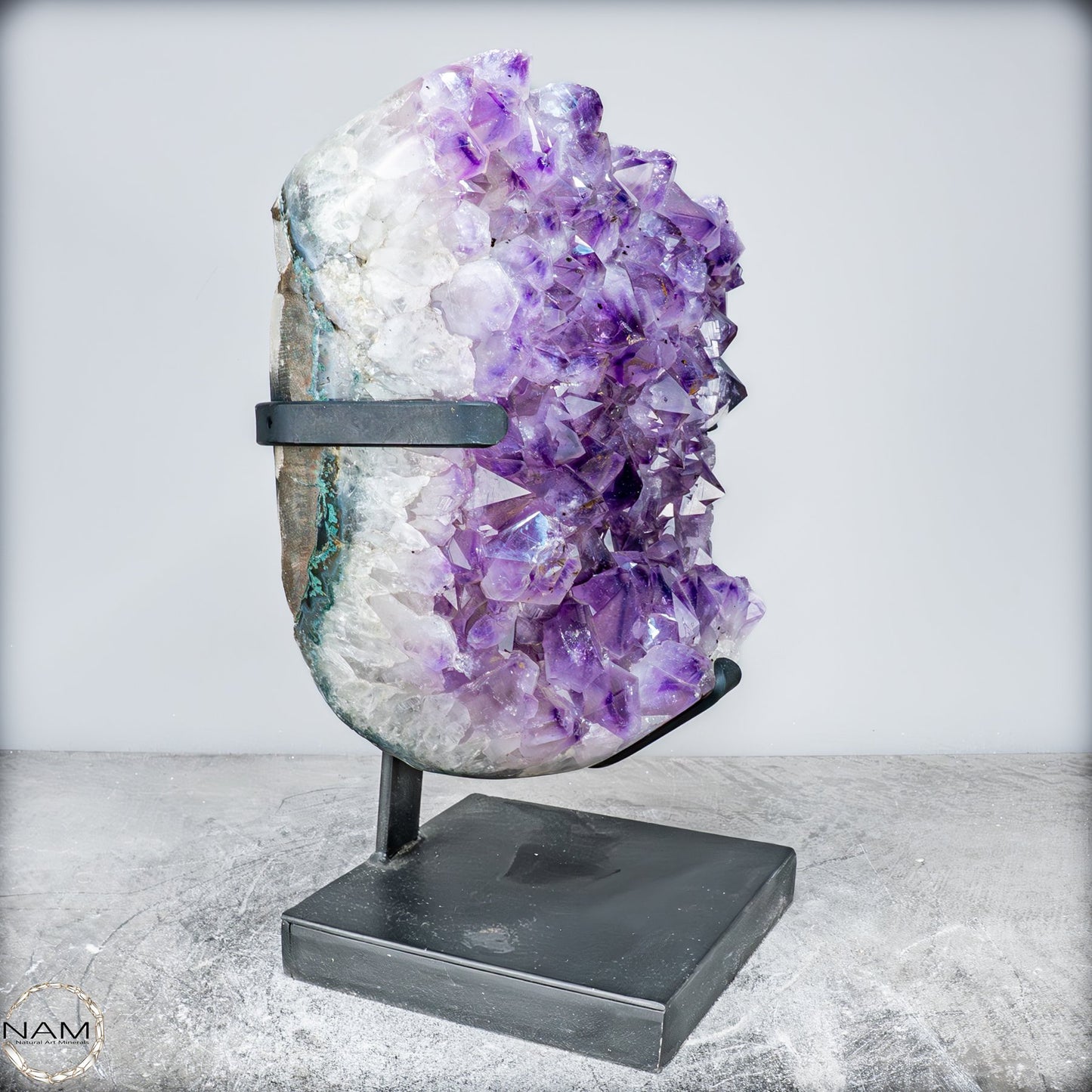 Exklusive Amethyst Druse auf elegantem Metallständer-13088,66g