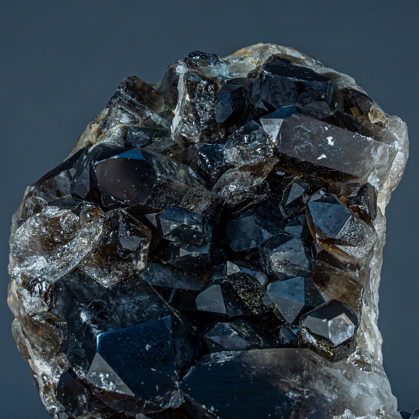 Großes Natürliches Rauchquarz-Kristallcluster auf Ständer - 4358,12g
