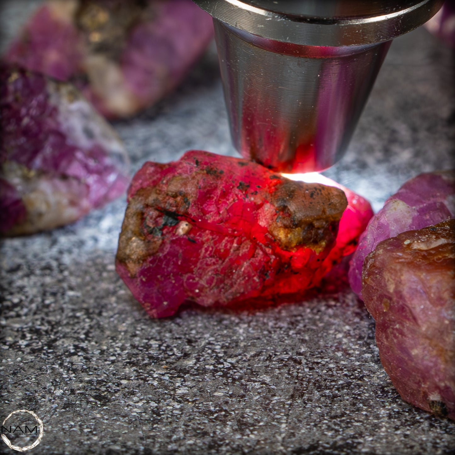 Lot Natürlicher Rubinkristalle aus Myanmar, Unbehandelt - 21,73g - 108,65ct