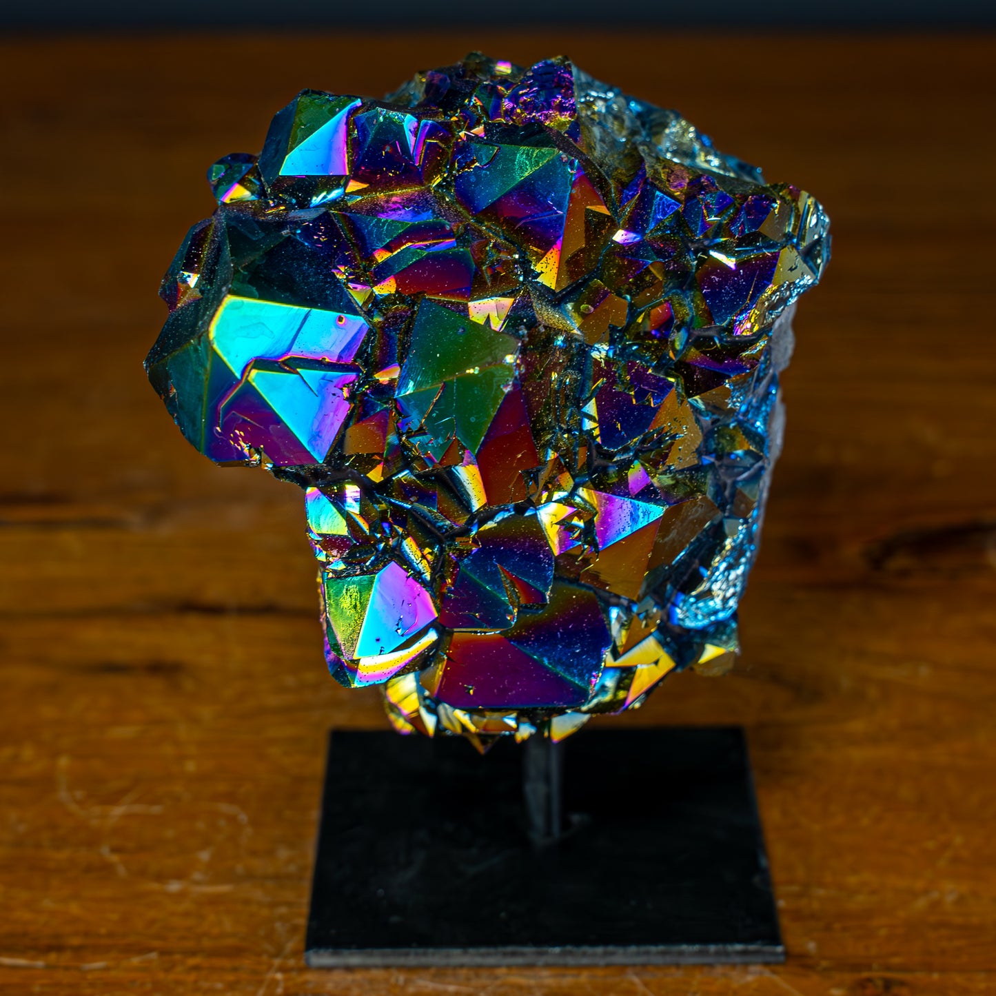 Aura-Amethyst auf Ständer – 950,51g