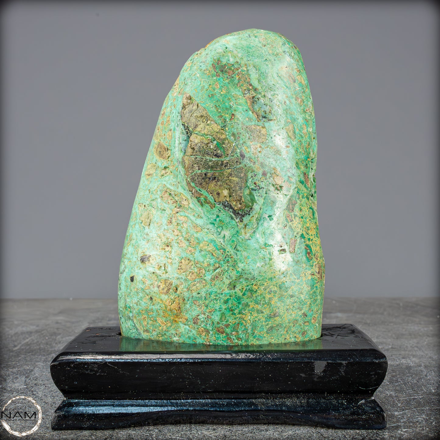 Natürliche Chrysopras-Kristall Freiform auf Ständer, Indonesien - 861,64g