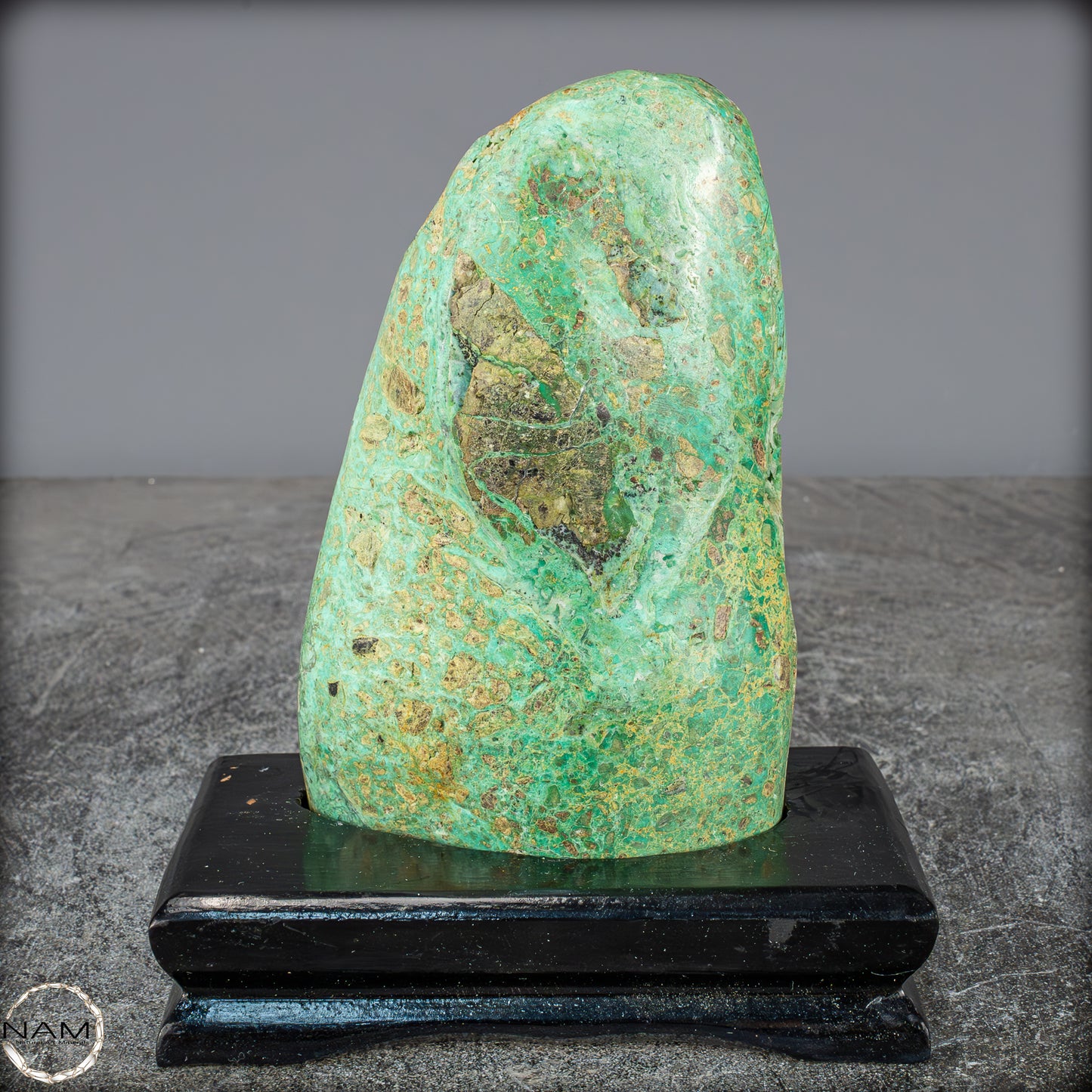Natürliche Chrysopras-Kristall Freiform auf Ständer, Indonesien - 861,64g