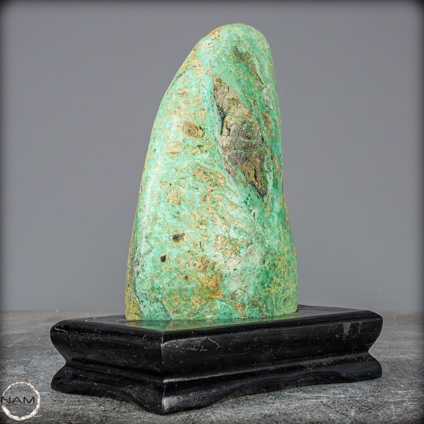Natürliche Chrysopras-Kristall Freiform auf Ständer, Indonesien - 861,64g
