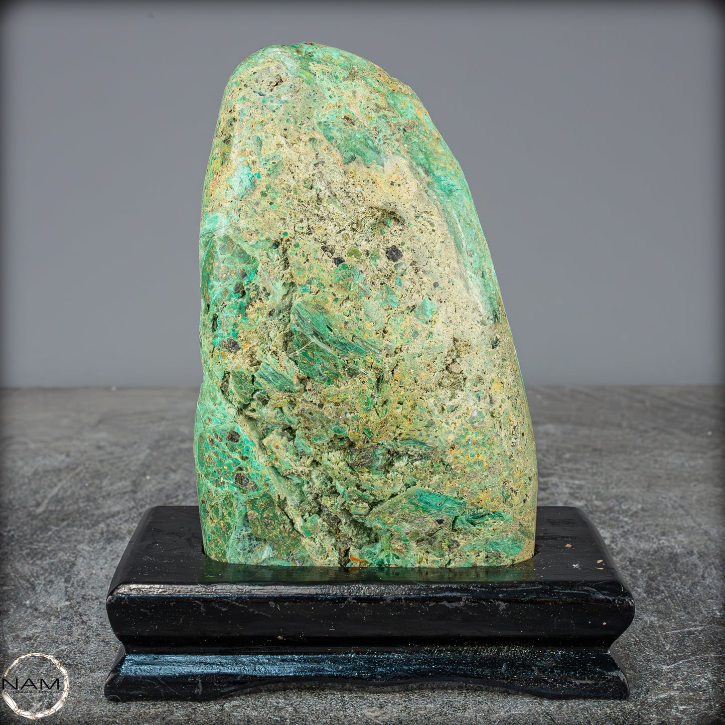 Natürliche Chrysopras-Kristall Freiform auf Ständer, Indonesien - 861,64g