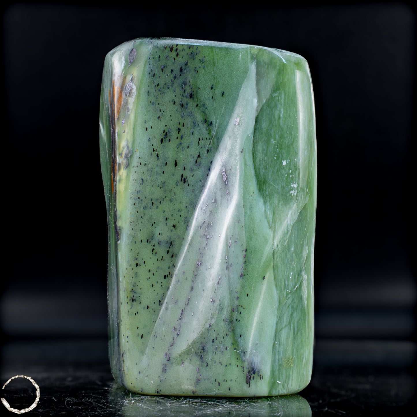 Natürliche Jade-Nephrit Freiform aus Burma - 971,52g