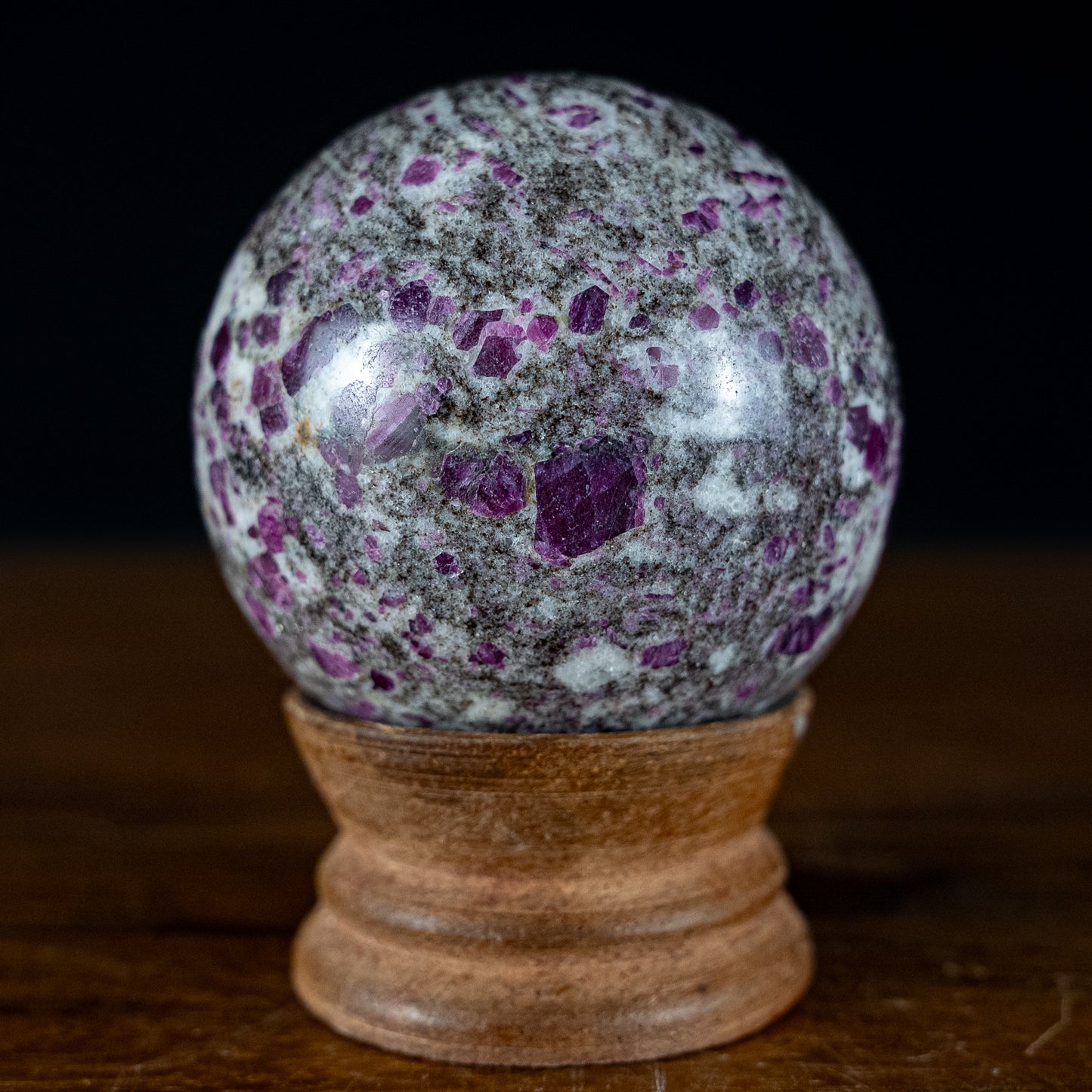 Rubinkugel aus Myanmar - 284,91g - 56,5mm