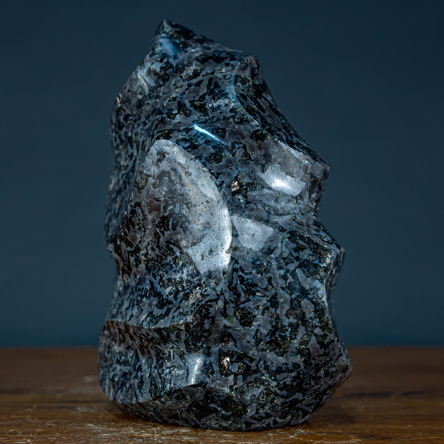 Natürlicher Indigo Gabbro Flamme - 2640,51g