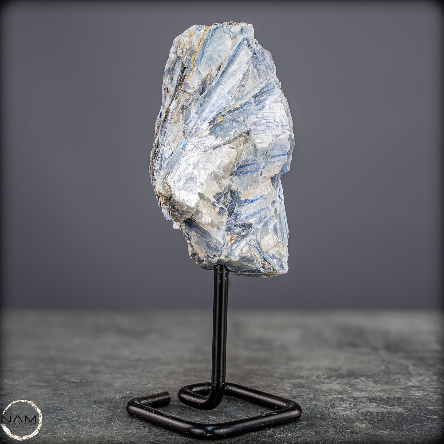 Natürlicher Kyanit-Kristall Cluster auf Ständer aus Brasilien - 558,85g