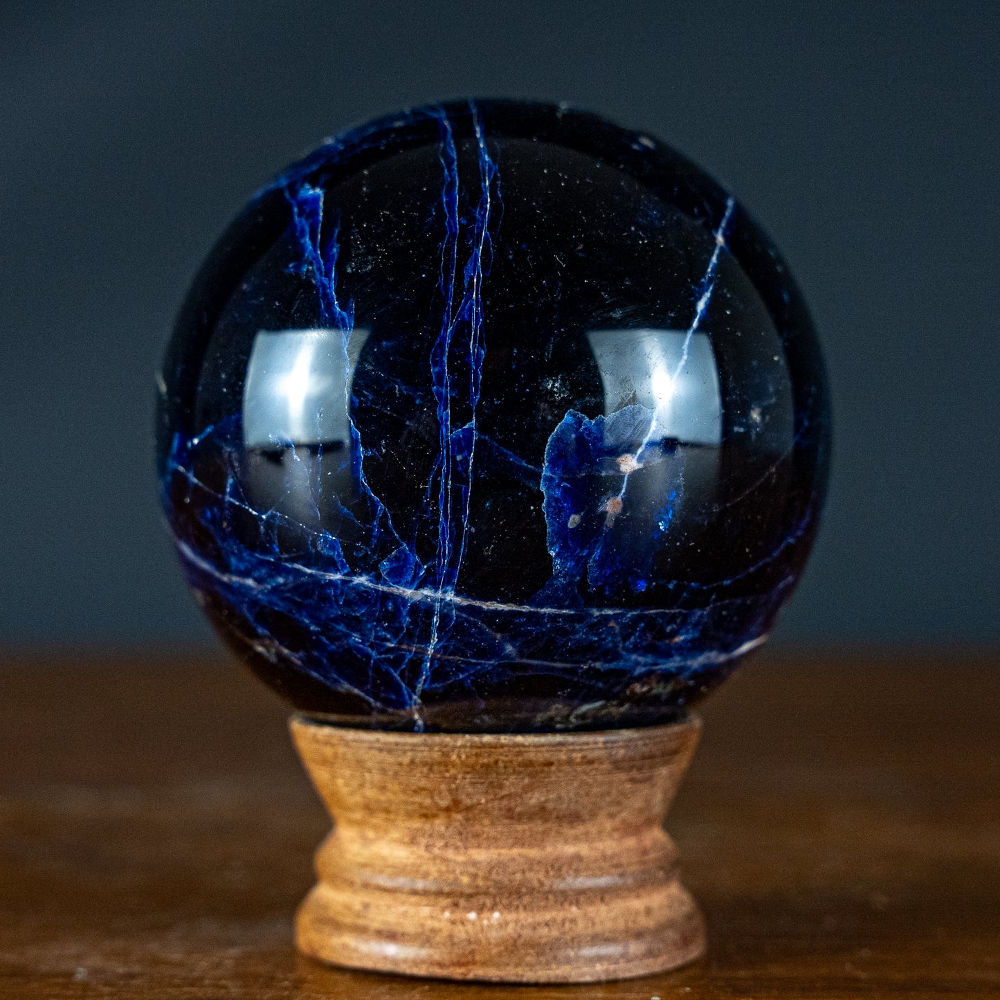 Sodalith Kugel – 418,91g – 70,3mm