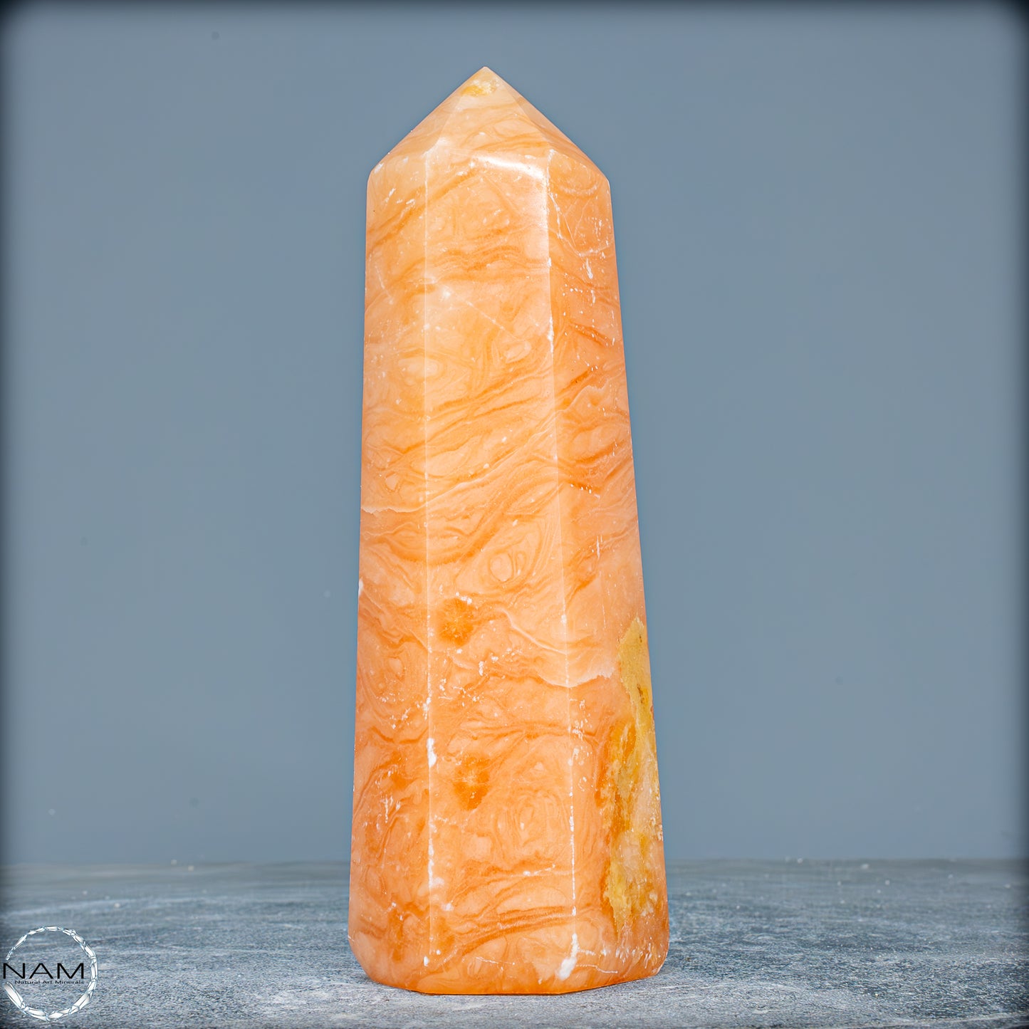 Natürlicher Orangencalcit Kristall-Obelisk - 681,49g