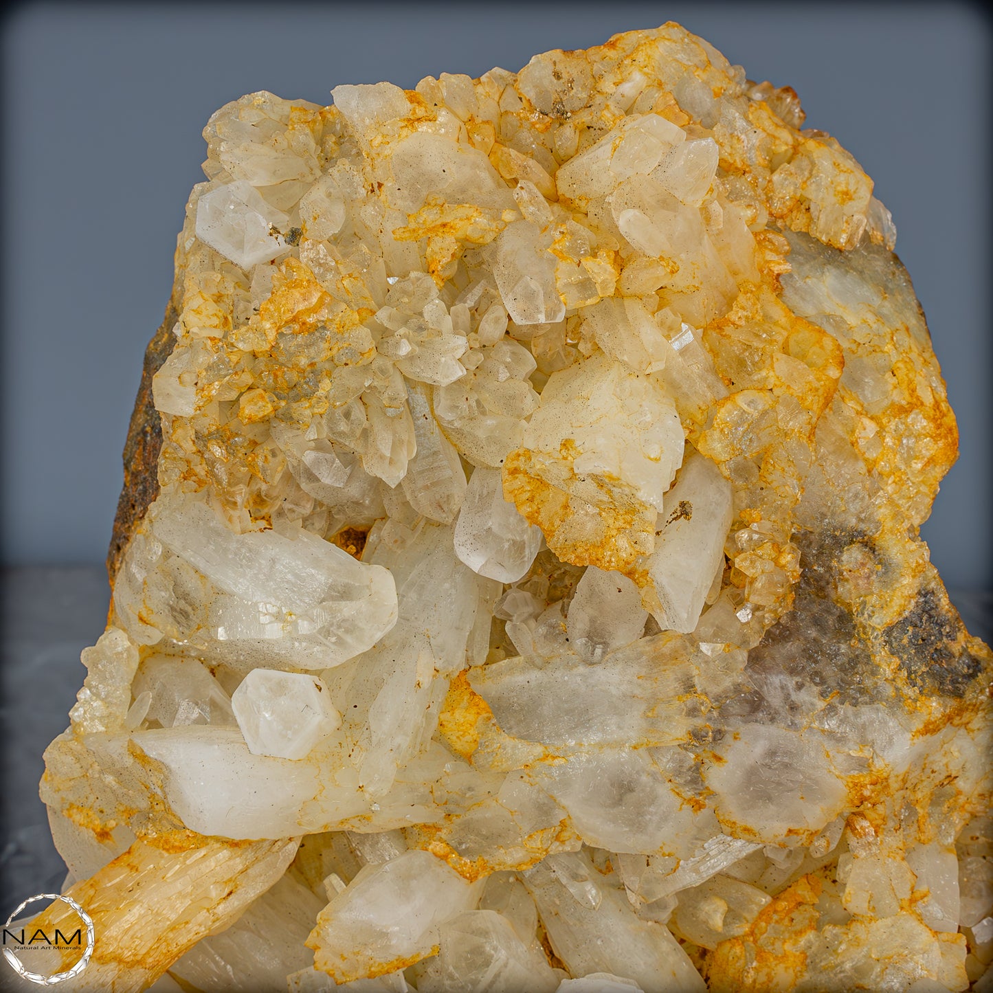 Natürliches Quarz-Kristallcluster auf Ständer aus Indonesien - 2308,65g