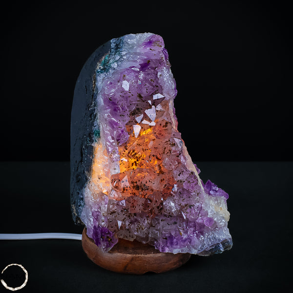Amethyst-Lampe auf Holzständer – Kristallkunst – 2668,38g