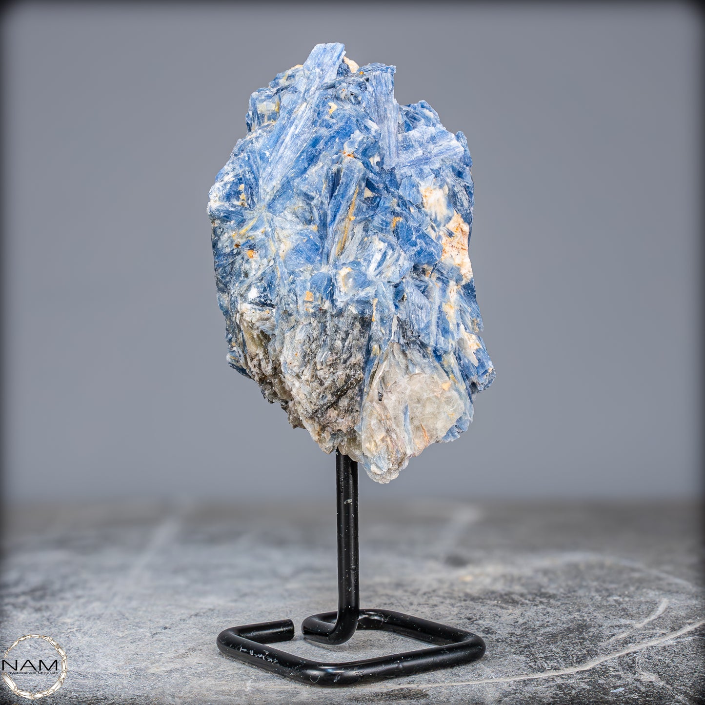 Natürlicher Kyanit-Kristall Cluster auf Ständer aus Brasilien - 694,45g