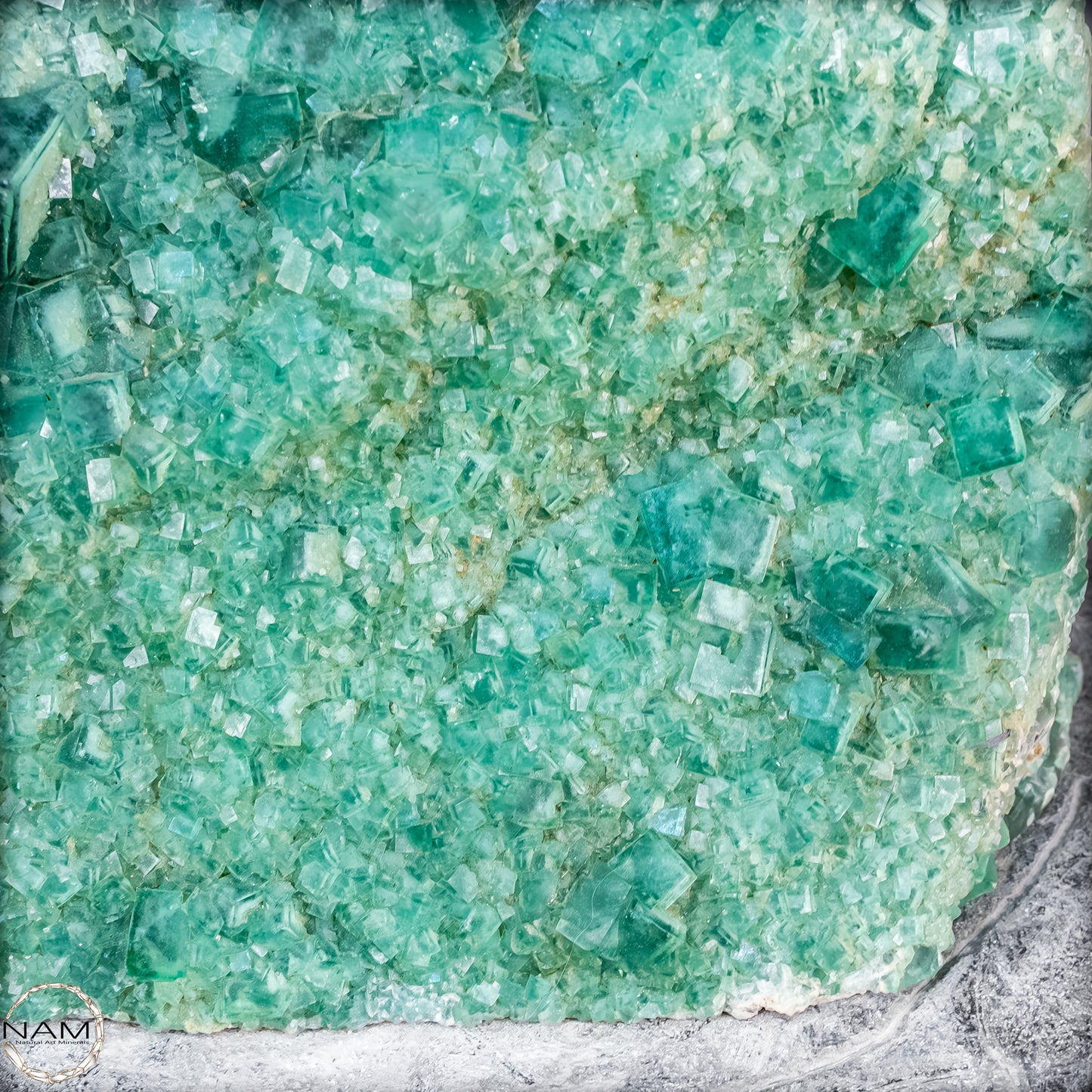 Natürliche Grüner Fluorit Kristalle auf Matrix - 24752,62g