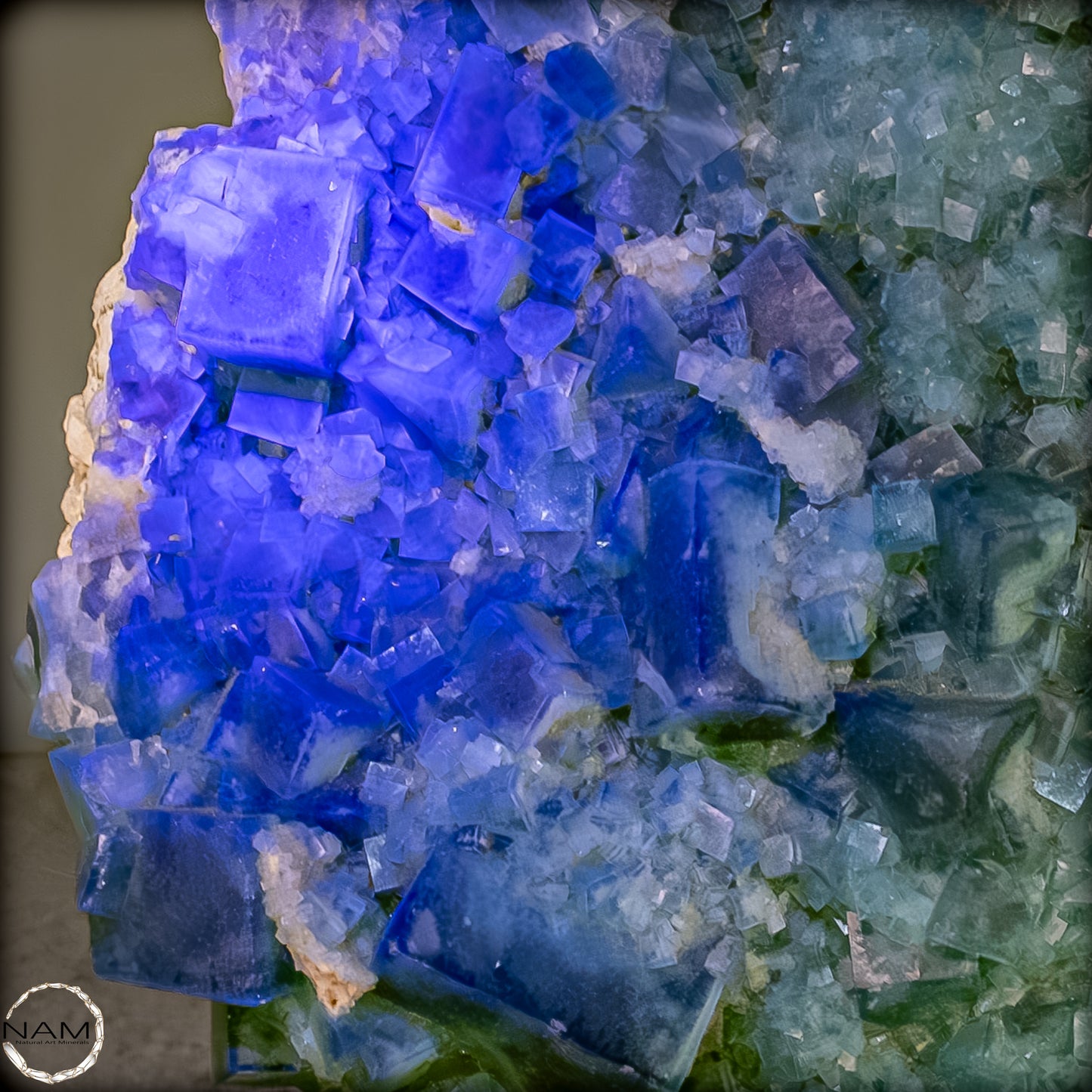 Natürliche Grüner Fluorit Kristalle auf Matrix - 24752,62g