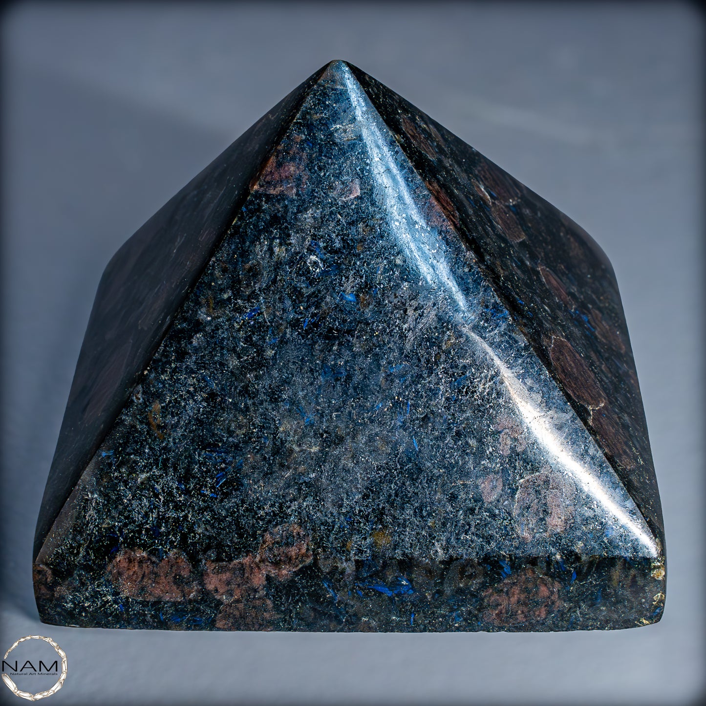 Natürliche Arfvedsonit und Granat-Kristall Pyramide, sehr selten - 654,19g