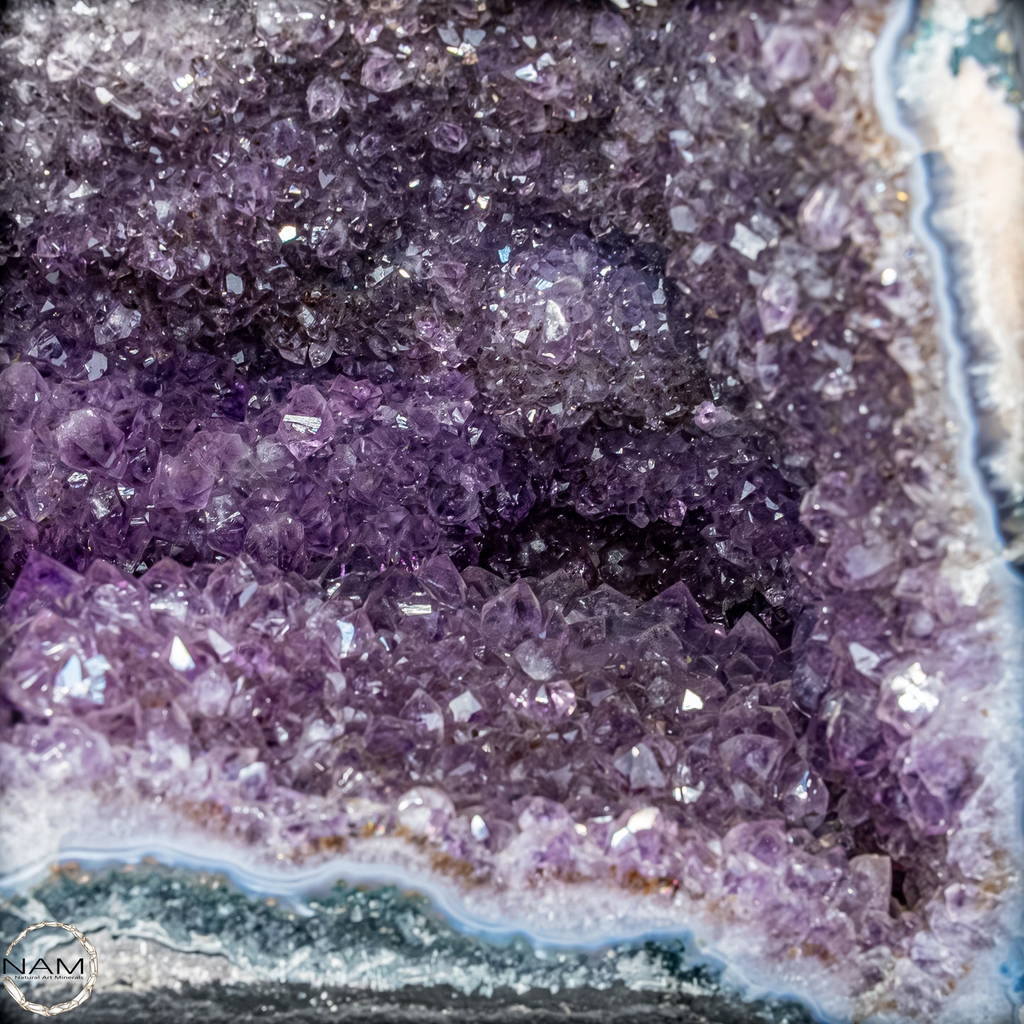 Natürliche Intensive Amethyst-Achat-Kristall Kathedrale/Druse - 19109,31g