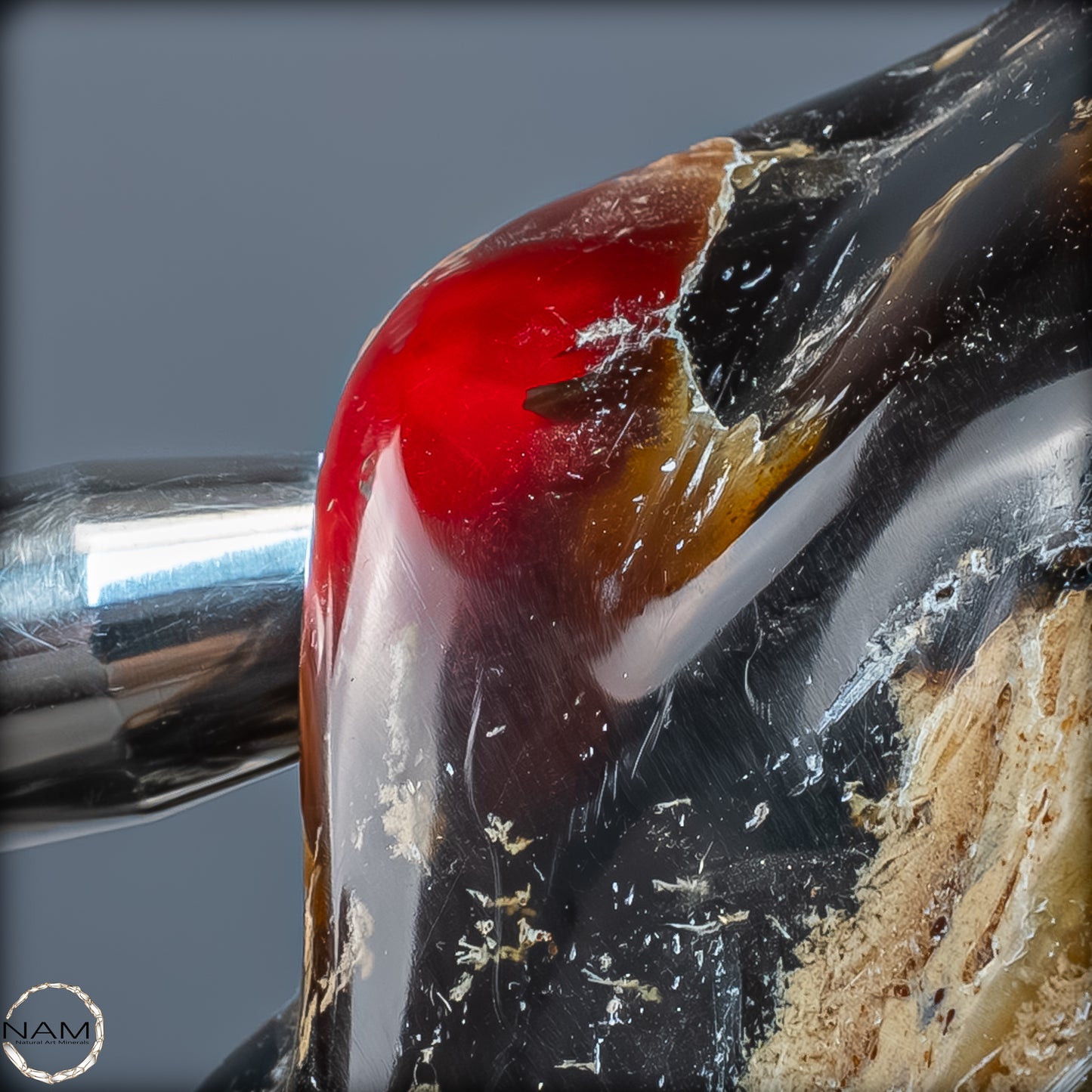 Naturlicher Großer Blau-Roter Bernstein aus Indonesien auf Ständer - 4107,23 g