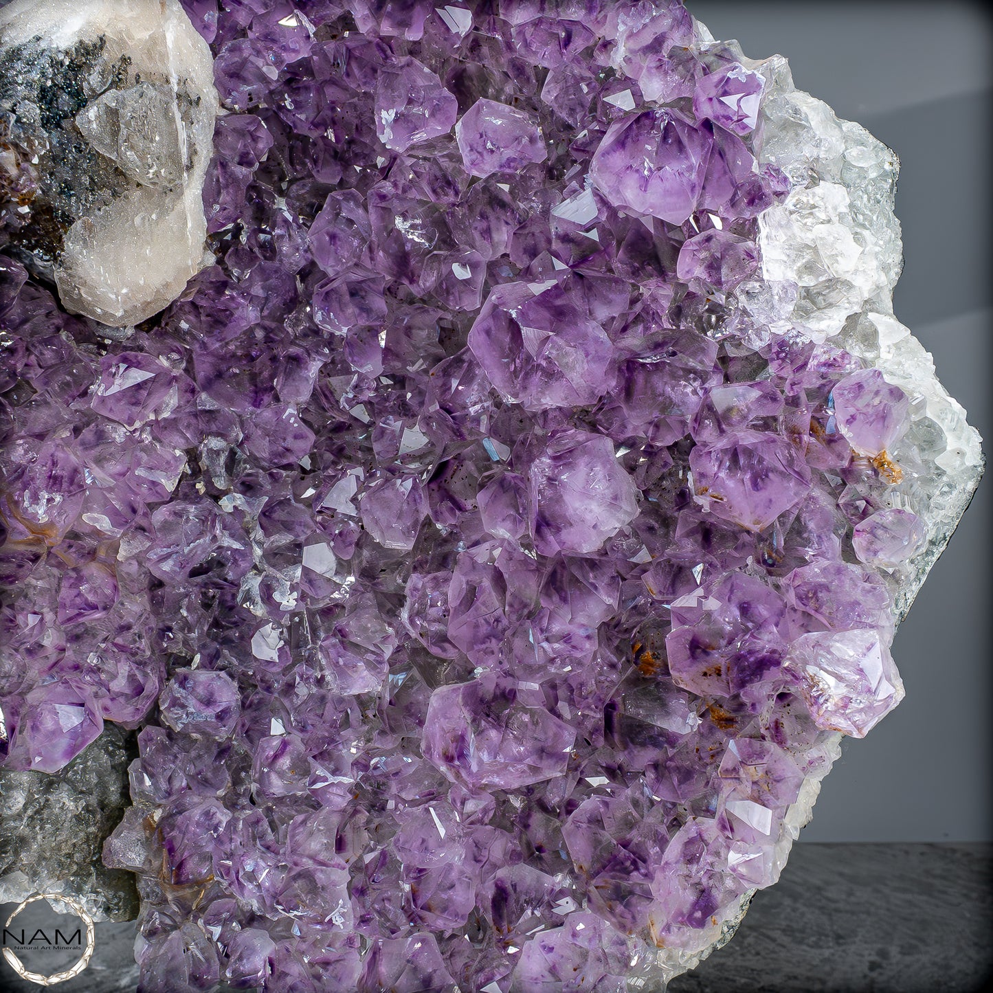 Natürliche Amethyst-Druse mit Calcit-Einschlüssen – Uruguay - 6389,55g