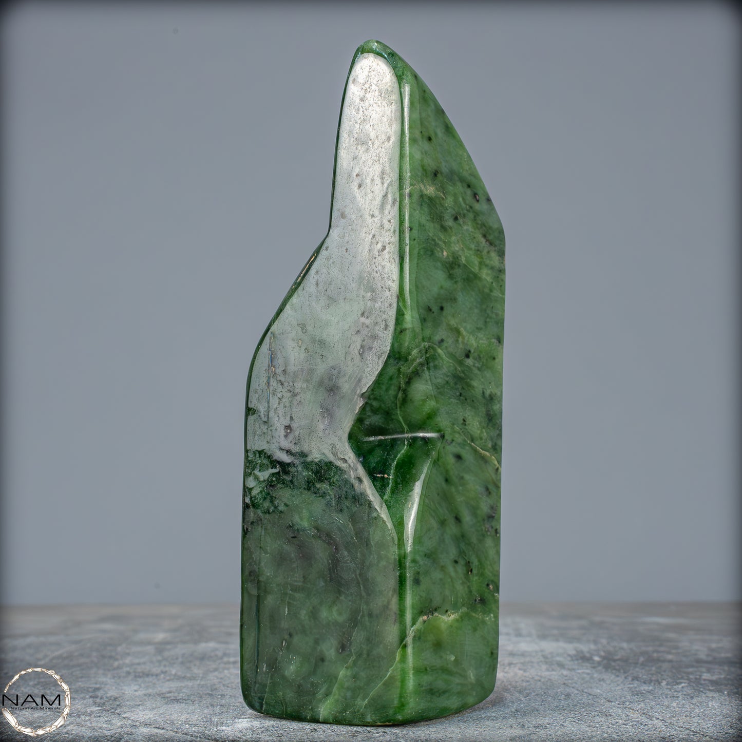 Natürliche Jade-Nephrit Freiform aus Burma - 680,49g