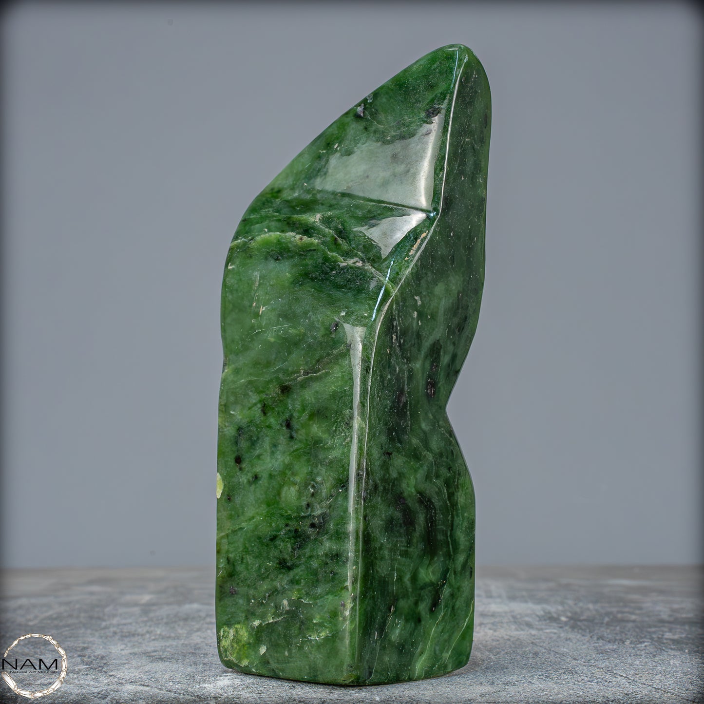 Natürliche Jade-Nephrit Freiform aus Burma - 680,49g