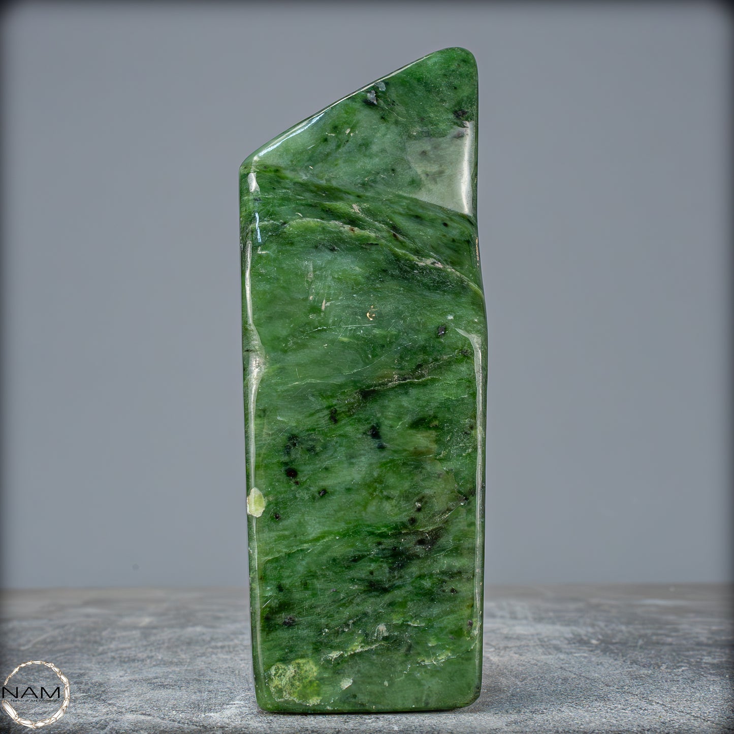 Natürliche Jade-Nephrit Freiform aus Burma - 680,49g