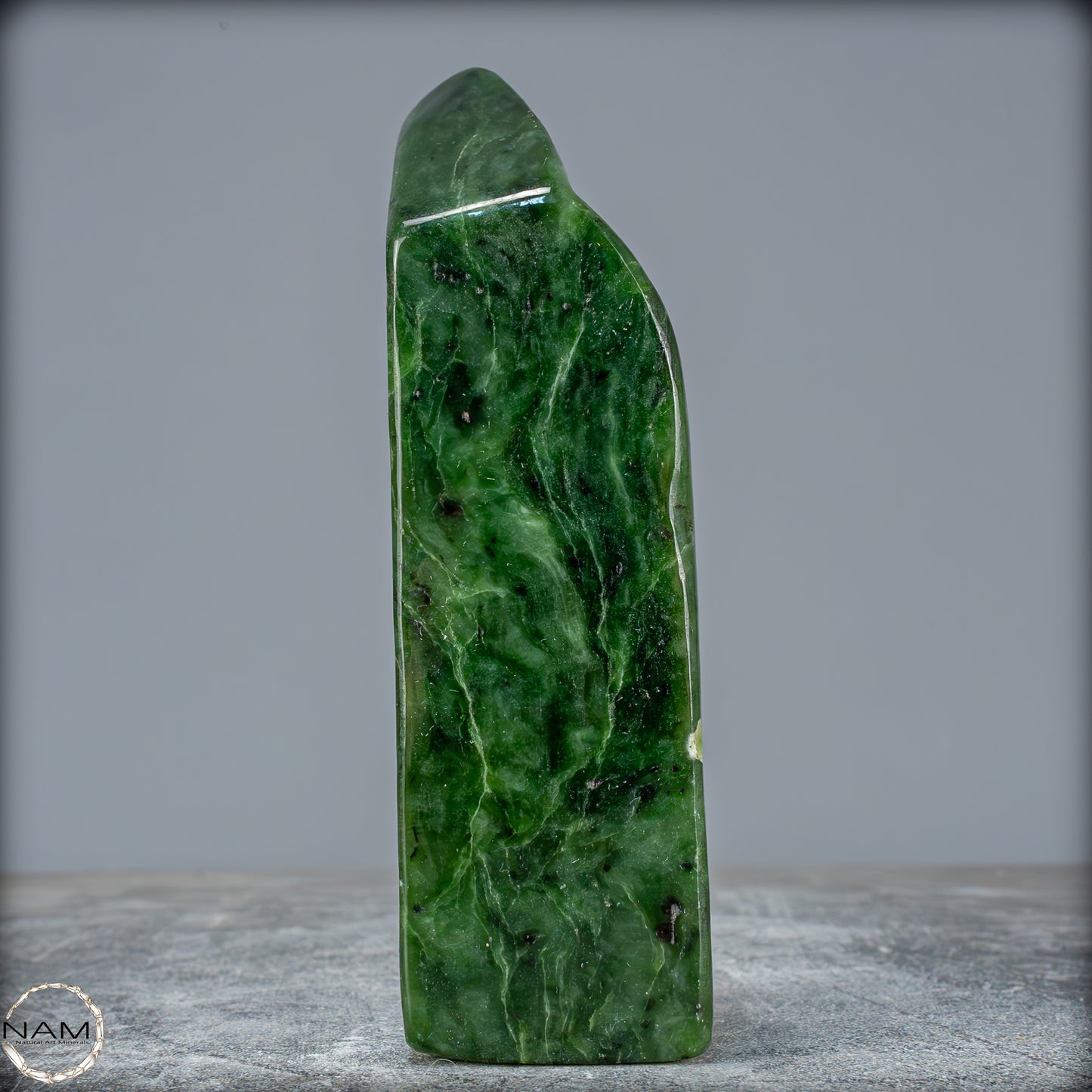 Natürliche Jade-Nephrit Freiform aus Burma - 680,49g