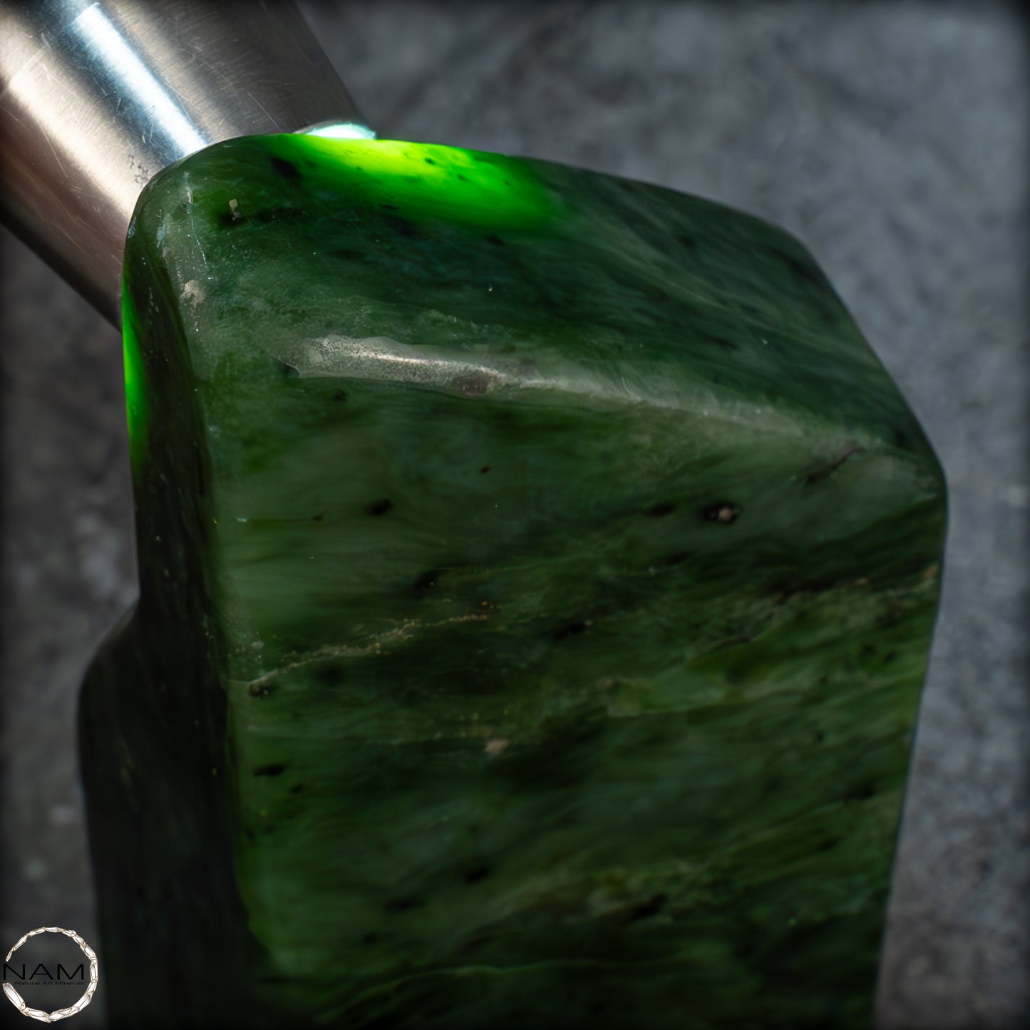 Natürliche Jade-Nephrit Freiform aus Burma - 680,49g