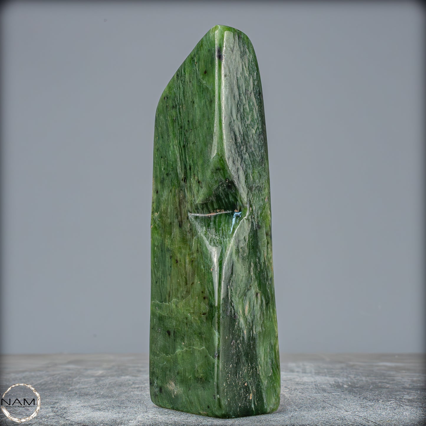Natürliche Jade-Nephrit Freiform aus Burma - 571,25g