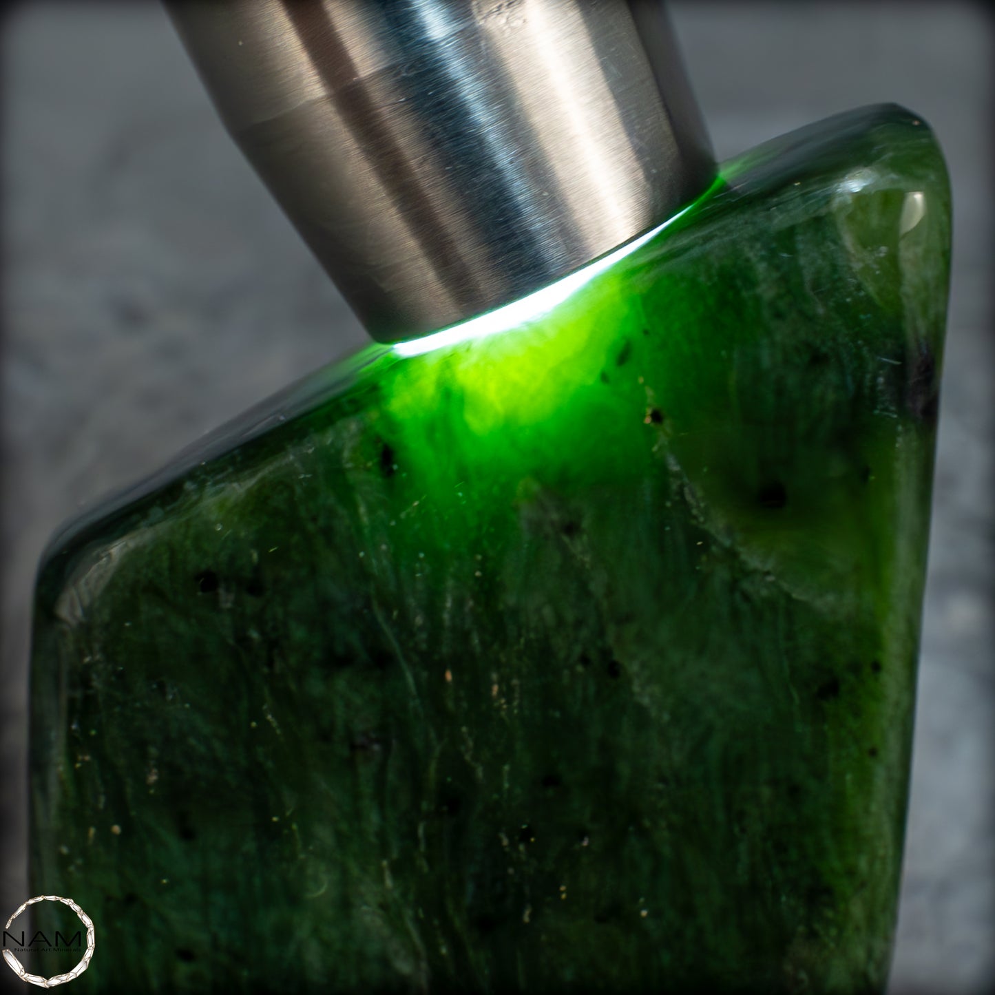 Natürliche Jade-Nephrit Freiform aus Burma - 571,25g