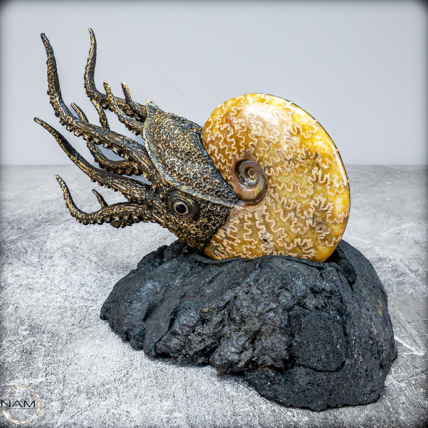 Natürlicher Ammonite verbunden mit Meisterhafter Kunst - 1177,63g