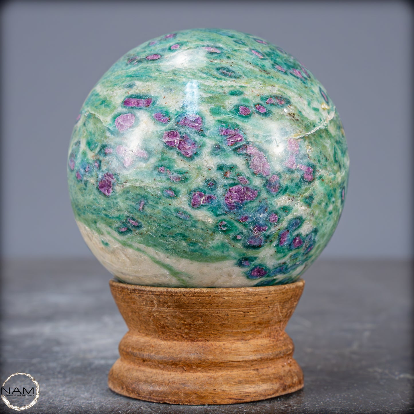Natürliche Rubin in Fuchsit und Kyanit als Kugel - 1843,30ct - 62,6mm