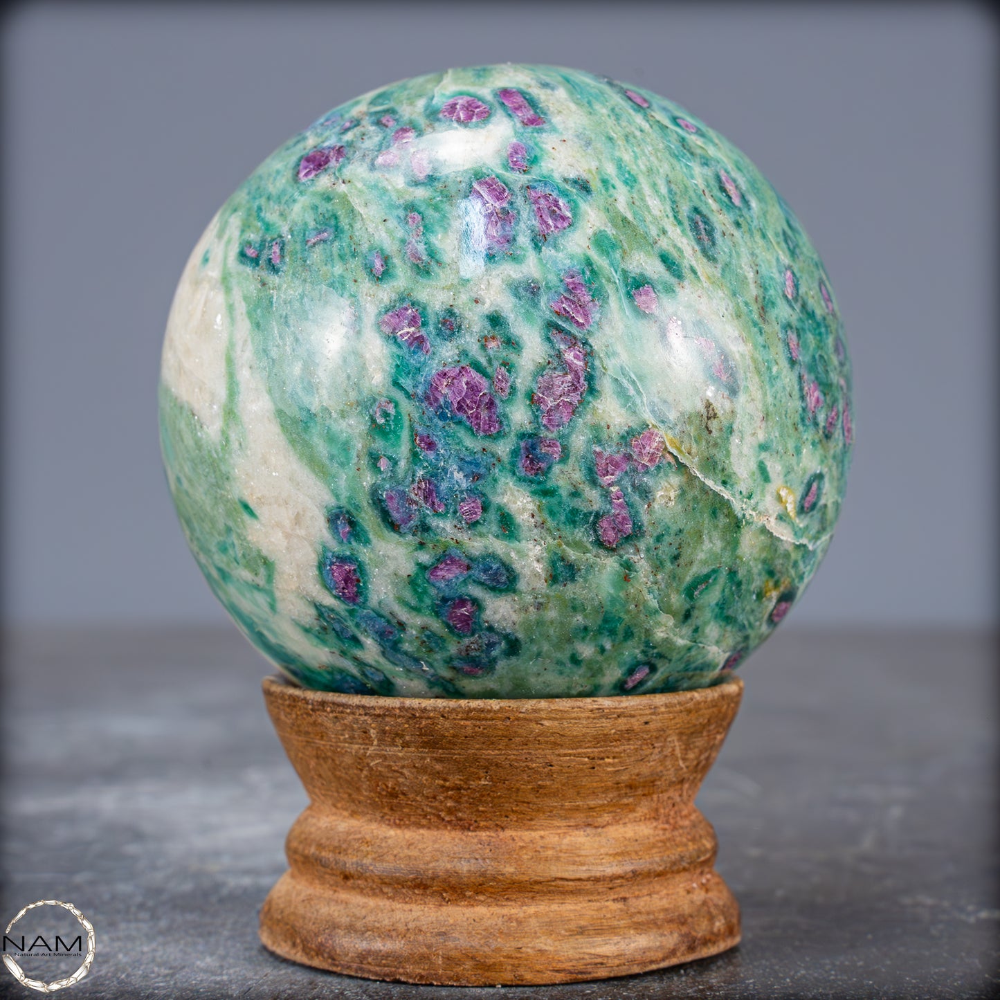 Natürliche Rubin in Fuchsit und Kyanit als Kugel - 1843,30ct - 62,6mm