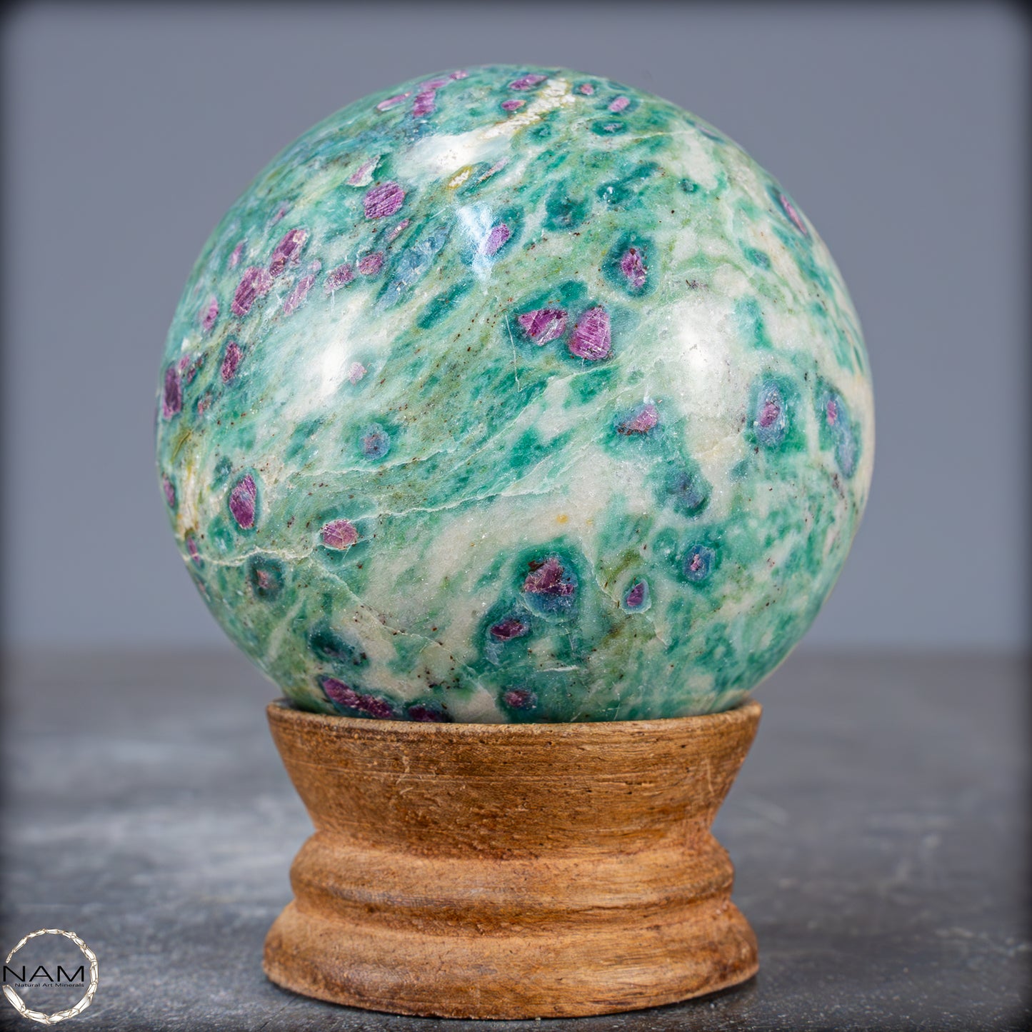 Natürliche Rubin in Fuchsit und Kyanit als Kugel - 1843,30ct - 62,6mm