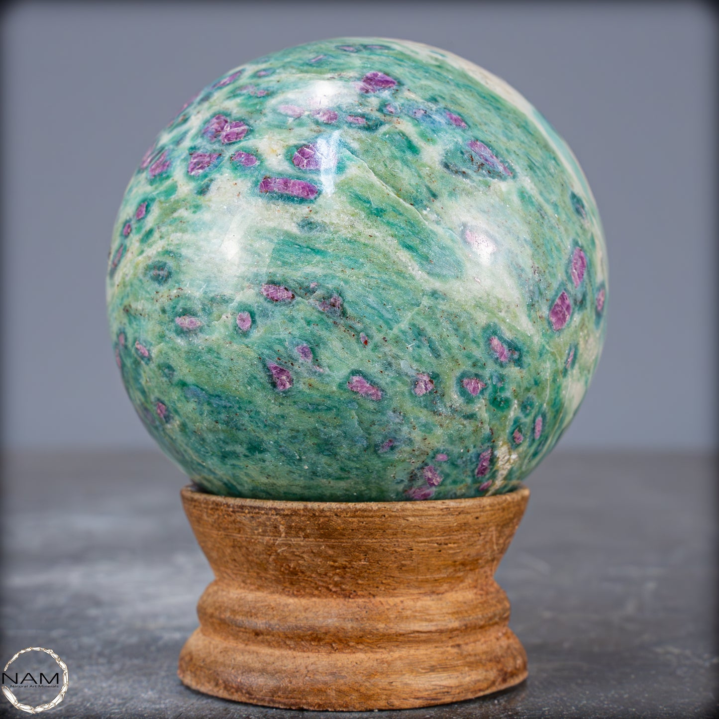 Natürliche Rubin in Fuchsit und Kyanit als Kugel - 1843,30ct - 62,6mm