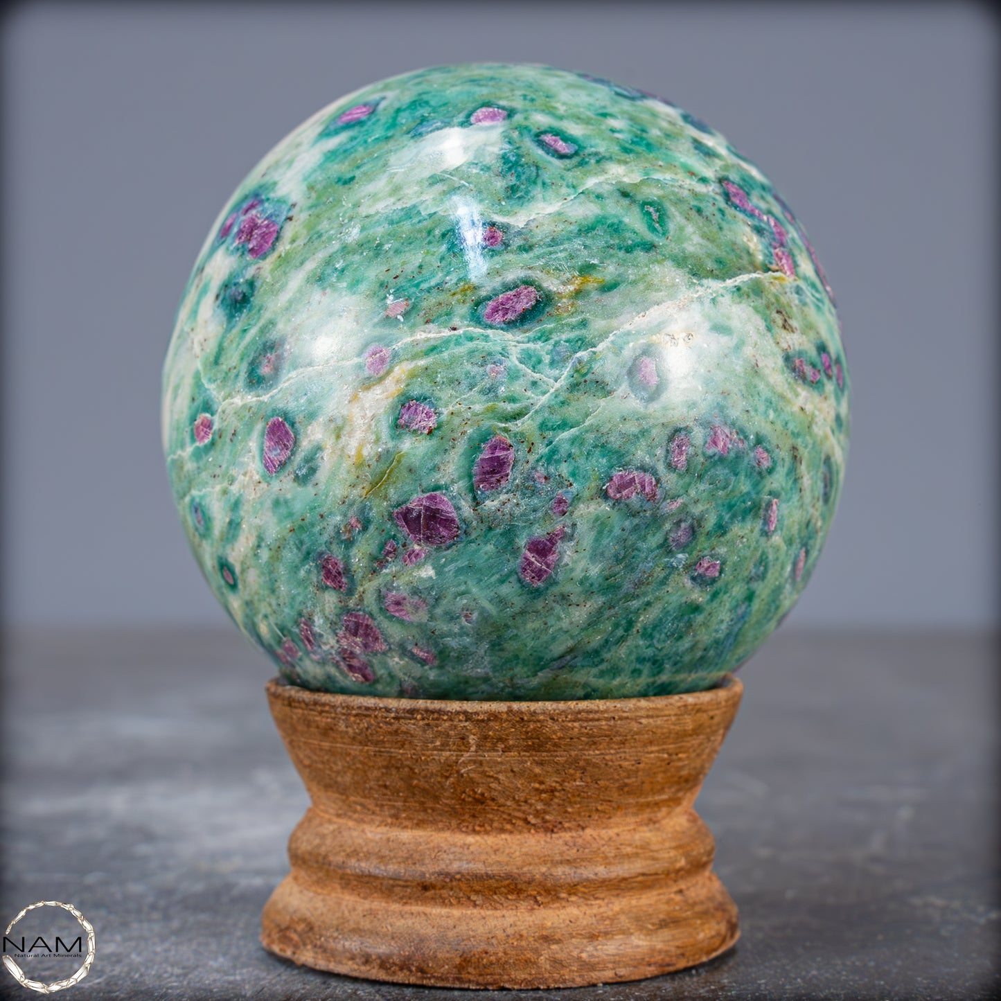 Natürliche Rubin in Fuchsit und Kyanit als Kugel - 1843,30ct - 62,6mm