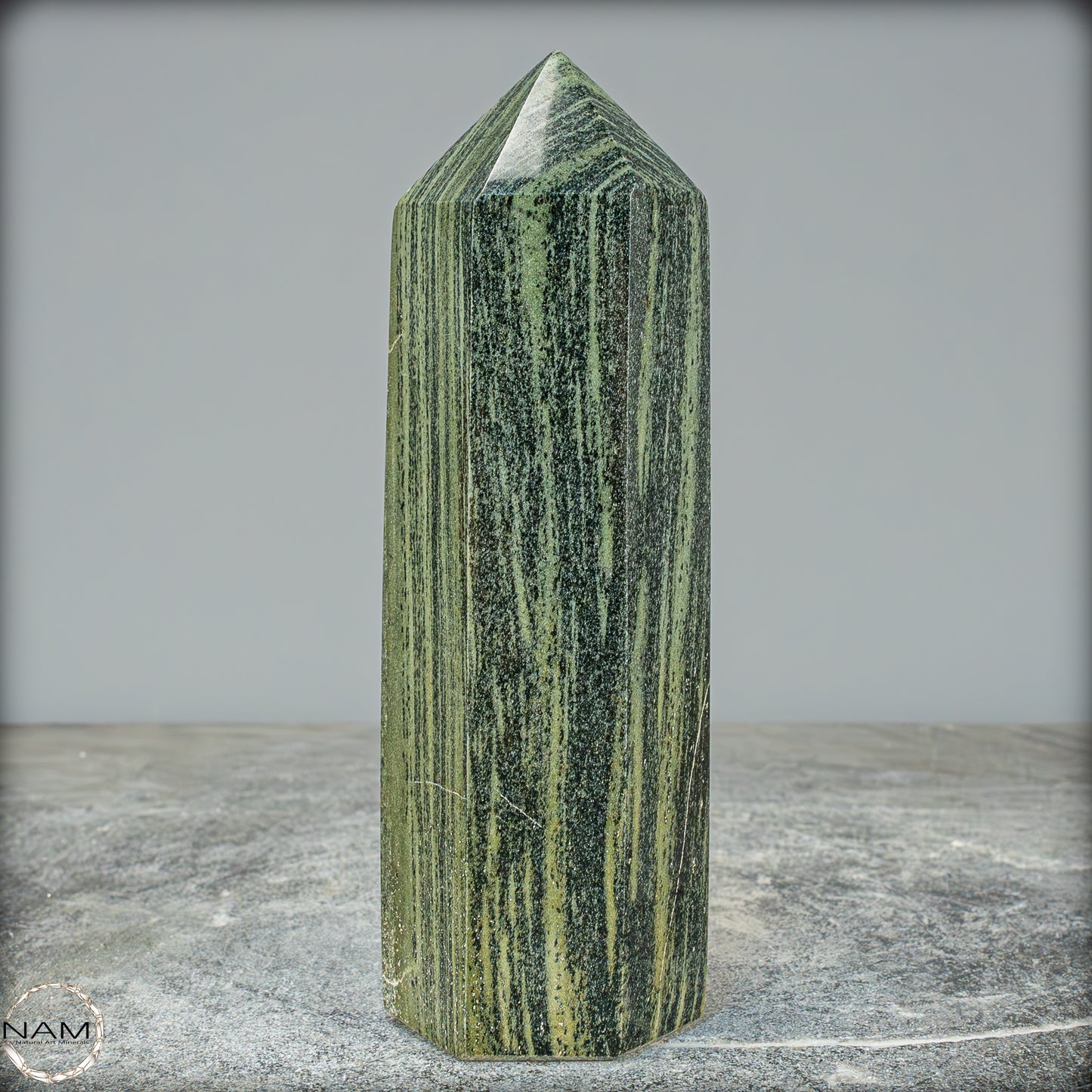 Gebänderter Kambaba-Jaspis Obelisk - 798,02g