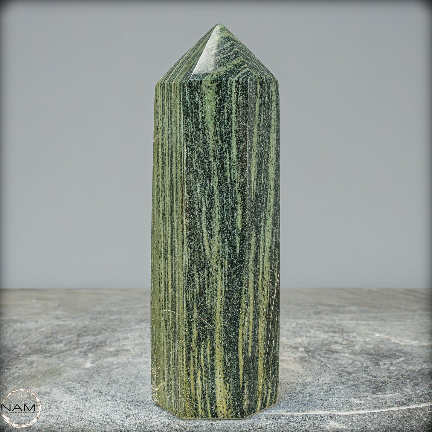 Gebänderter Kambaba-Jaspis Obelisk - 798,02g